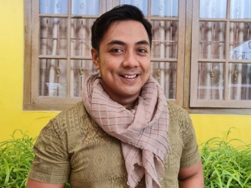 Ustaz Riza Muhammad Bagikan Foto Masa Muda, Disebut Tampan Hingga Dikira Mirip Shahrukh Khan