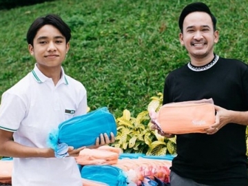 Dikunjungi Orang Tua Kandung, Betrand Peto Curhat Kurang Kasih Sayang