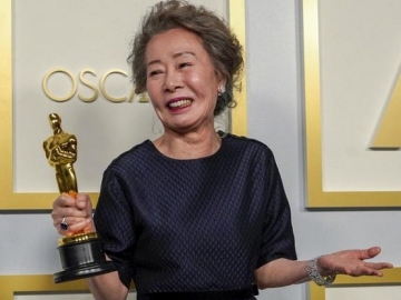 Menangkan Oscar, Youn Yuh Jung Puji Para Nominasi Lain dan Bicara Pertemuan dengan Brad Pitt
