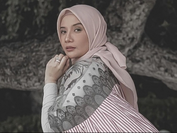 Zaskia Sungkar Curhat Tangannya Merah Usai Cuci Baju, Diduga Gara-gara Ini