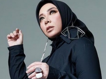 Bukan Kesal Kena Tipu Puluhan Juta, Melly Goeslaw Akui Menyesal Karena Ini