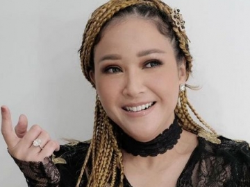 Saat Umrah Kena Kotoran Burung, Maia Estianty Ungkap Artinya