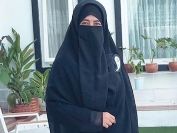 Umi Pipik Buka Identitas Publik Figur Istri Alm. Uje?