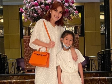 Ayu Ting Ting Dijuluki 'The Real Strong Mom' Usai Beredar Foto Kala Hamil Hingga Bilqis Tumbuh Besar