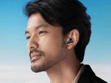  Jadi Khatib Ganteng, Rio Dewanto Pimpin Salat Ied di Rumah