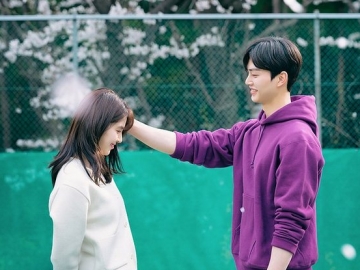 Mirip Karekter di Webtoon Aslinya, Visual Han So Hee-Song Kang di Teaser 'Nevertheless' Tuai Pujian