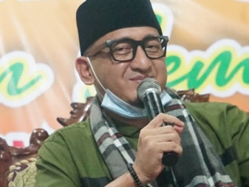 Ustadz Zacky Mirza Dilarang Duduk Lama-lama Karena Tulang Ekor Cedera