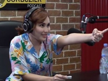 Tudingkan Jari ke Deddy Corbuzier, Ayu Ting Ting Dihujat Netter