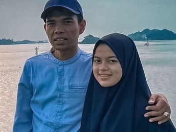  Foto Ustadz Abdul Somad Nikmati Senja Dengan Istri Banjir Komentar Netter