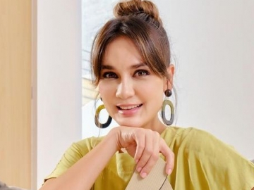 Pakai Cincin di Jari Manis, Luna Maya Segera Nikah?