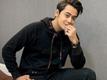 Bukan Gay, Kriss Hatta Hanya Sedang Nyaman Jomblo