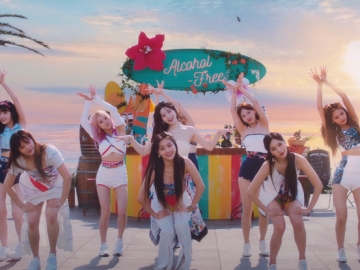 Hangatkan Musim Panas dengan Tampilan Energik, Visual Twice di MV 'Alcohol-Free' Tuai Pujian