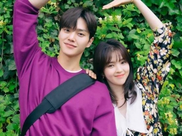 Gentleman Banget, Song Kang Langsung Halangi Han So Hee Tak Tertabrak Staf di BTS 'Nevertheless'