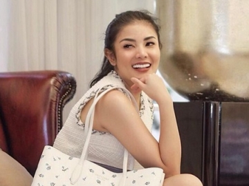 Olla Ramlan Kecewa Dijelekkan di Belakang, Nindy Justru Tampil Seksi Kenakan Swimsuit 