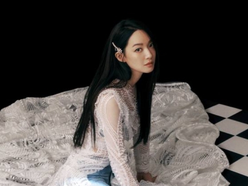 Shin Min A Bicara Soal Kolaborasi dengan Merk Sepatu Mewah Roger Vivier