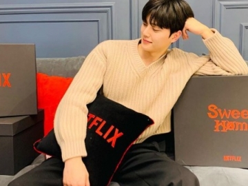  Jadi Aktor Kesayangan Netflix, 7 OOTD Ala Song Kang Ini Bisa Ditiru 