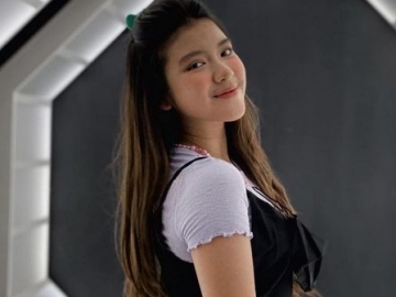  Tiara Andini Dekati Fans Dengan Main Game Online Bareng