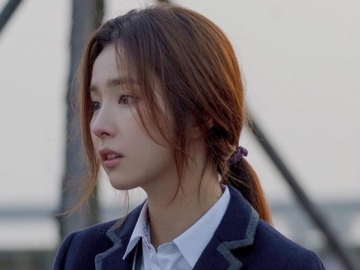 Tinggalkan Namoo Actors Usai 19 Tahun, Intip 7 Potret Shin Se Kyung Yang Menawan Sejak Belia
