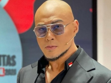 Gelar Vaksinasi Gratis, Deddy Corbuzier Juga 'Sediakan' Mobil Jenazah