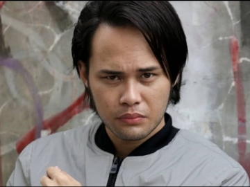 Lelang Gitar Ayah, Intip 7 Potret Calvin Dores Jalani Lika-Liku Kehidupan 