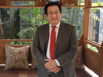 Istri dan Anak Meninggal Dunia Karena Covid-19, Anwar Fuadi: Terguncang Saya