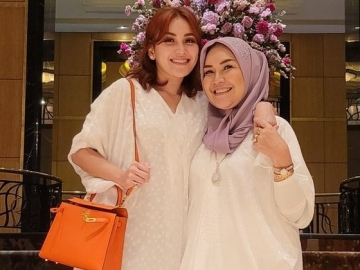 Admin Akun Haters Ayu Ting Ting Terungkap, Umi Kalsum Sampai Minta Tolong Ini ke KBRI Singapura