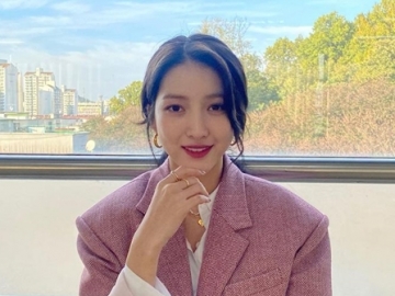 Ramai Dikabarkan Gabung Agensi Jo In Sung, Simak 7 Potret Rupawan Sowon Eks G-Friend