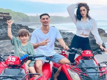 Jessica Iskandar Bagikan Foto Vincent Verhaag Tengah Tidur Bareng El Barack, Tinggal Serumah?