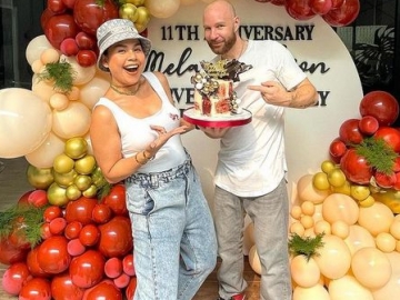   Serunya Melaney Ricardo & Tyson Lynch Rayakan Anniversary ke-11
