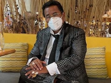 Bagikan Foto Perayaan Ulang Tahun, Pose Hotman Paris Berdiri di Samping Istri Jadi Sorotan