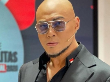 Deddy Corbuzier Gelar Vaksinasi Gratis Hingga Sediakan Mobil Jenazah