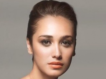 Pede Pamer Kekurangan, Ini 7 Potret Alexandra Gottardo Cantik Alami 