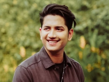 Zikri Daulay Mendadak Pamer Undangan dan Minta Restu Ibu, Netter Malah Curigai Ini