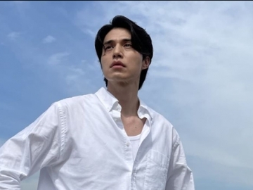 7 Pesona Flawless Lee Dong Wook Yang Suara Merdunya Curi Perhatian Di 'Sea Of Hope'