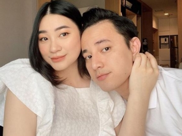 Billy Davidson dan Istri Ungkap Jenis Kelamin Anak Pertama dengan Cara Beda dari Lainnya