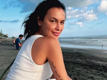  Sophia Latjuba Pakai Kalung Salib, Netter Bingung Soal Agamanya