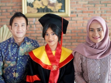 Lulus Kuliah, Anak Aldi Bragi dan Ikke Nurjanah Singgung Soal Masalah Broken Home