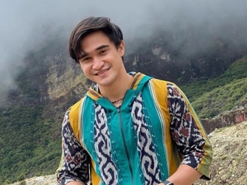 Diselingkuhi Adinda Azani, Intip 7 Foto Adhitya Alkatiri Tampil Maskulin