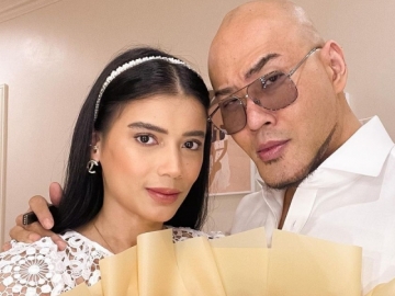 Iseng Kode Belikan Bunga ke Deddy Corbuzier, Sabrina Chairunnisa Girang Dapat Kejutan Anniversary