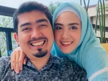 Pinjam Uang Istri Saat Bangkrut, Ustadz Solmed Hadiahi April Jasmine Mobil Mewah