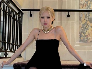 Ternyata Hasil Rombak, Penampakan Outfit Asli Rose BLACKPINK di Paris Fashion Week Bikin Syok