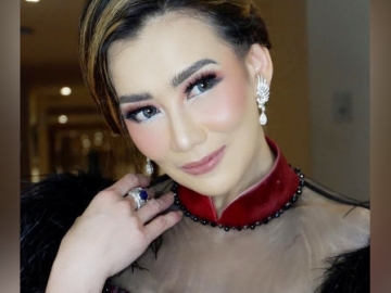 8 Potret Reza Artamevia Tampil Glamor Hingga Gaul