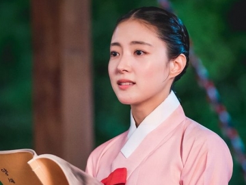 Lee Se Young Bicara Soal Karakter Hingga Rasanya Main Bareng Junho 2PM di 'The Red Sleeve Cuff'