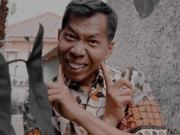 Anak Kiwil Kerja Jadi Ojek Online Untuk Bertahan Hidup