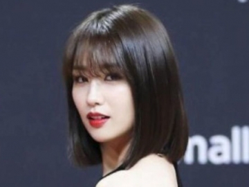 Rehat Sejenak, 8 Momen Park Ha Sun Pamer Senyum Ini Bakal Bikin Kangen