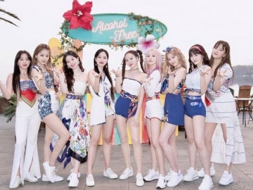 Makin Gemesin, Netter Akui Kagum dengan Kostum Lucu Twice di Perayaan Anniv Ke-6