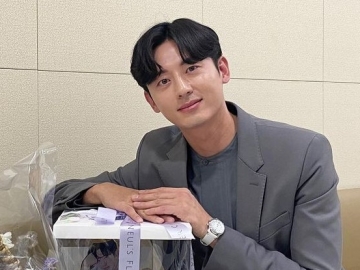 Dituding Buka Celana Asal, Lee Ji Hoon Jelaskan Fakta Soal Teman Tengkar dengan Staf 'Sponsor'