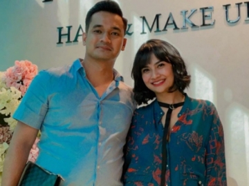 Makam Dikunci, Mertua Vanessa Angel Tak Ragu Doakan sambil Duduk Depan Selokan Tuai Haru