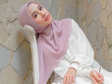  Foto Bareng Ibu-ibu, Laudya Cynthia Bella Disebut 'Adem'