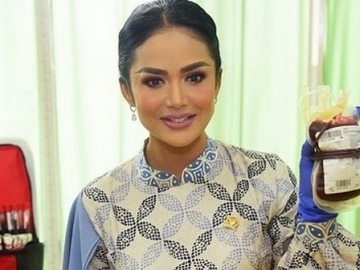 Endorse Fashion, Krisdayanti Malah Banjir Pujian Berkat Wajah Awet Muda